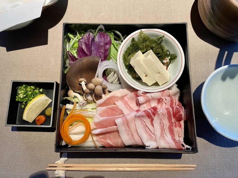 脂が甘く、食べ応え抜群の豚しゃぶしゃぶコースをいただきました。