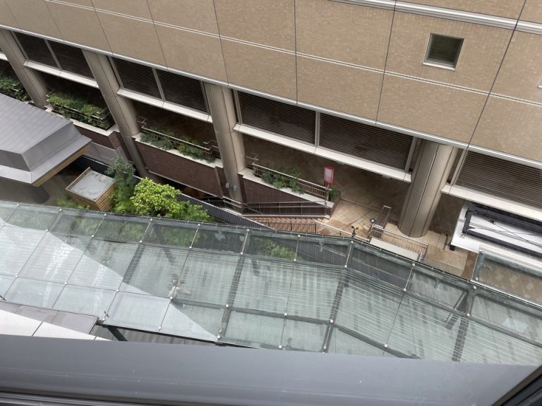 窓からの景色・真下