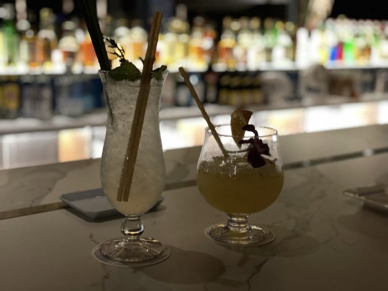 THE STAR BARでは本格的なカクテルが楽しめます。
