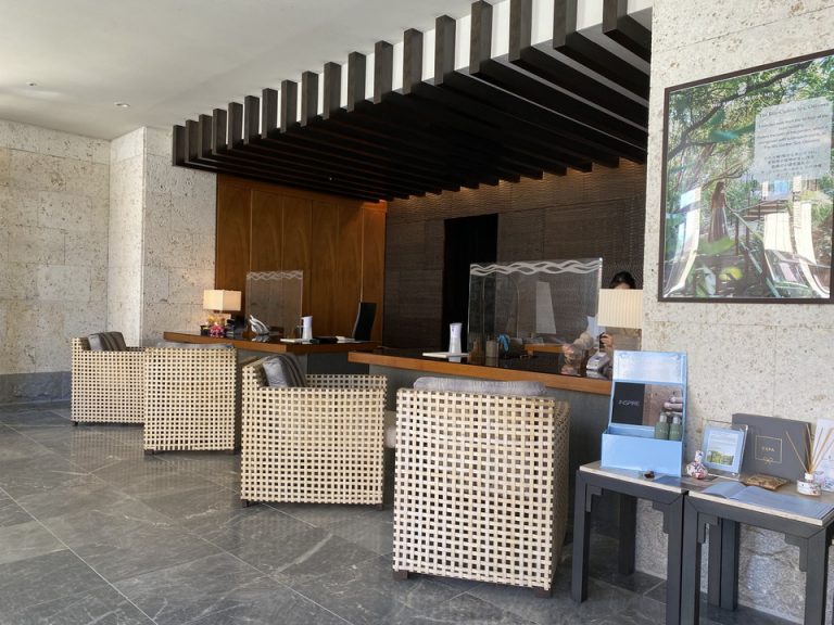 チェックインを行うカウンターです。