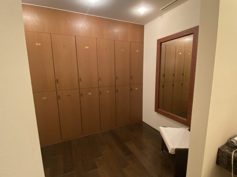 スパ棟の女性用ロッカールームです。