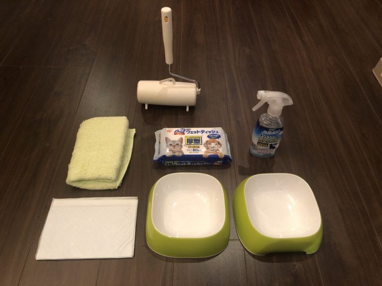 15-13 タオル、コロコロ、消臭スプレー、ペットウェットティッシュ、ご飯とお水ボウル、トイレシーツ数枚