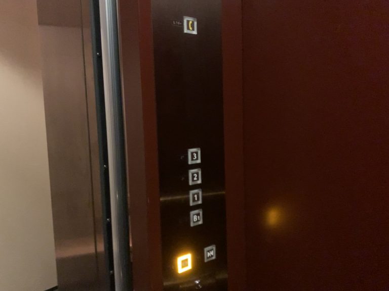エレベーター階数ボタン