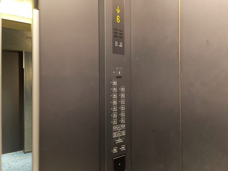 エレベーター階数ボタン