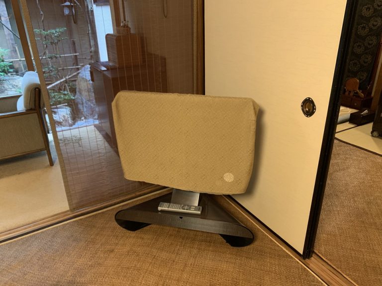 ベッド方向からTV