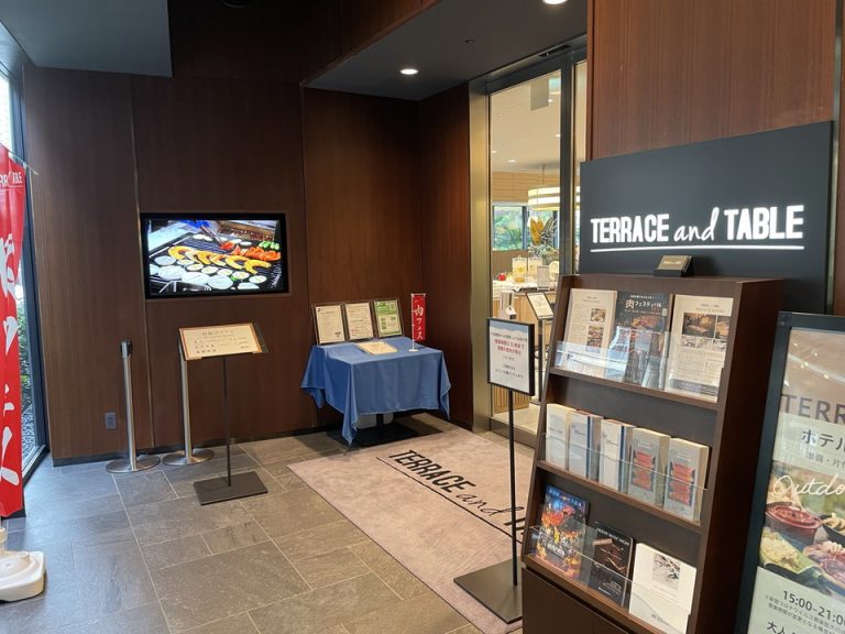 レストラン「テラス・アンド・テーブル」入口