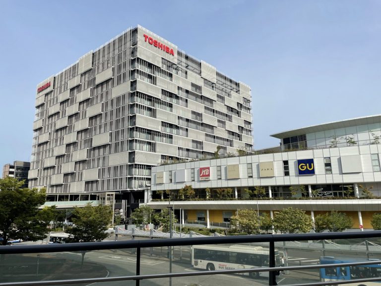 ラゾーナ川崎と東芝ビル