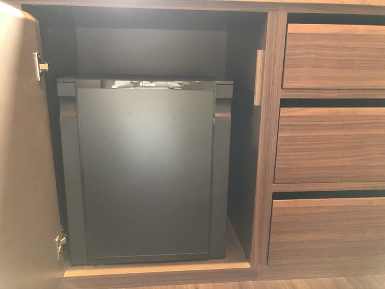 15-5 小さいサイズの冷蔵庫です