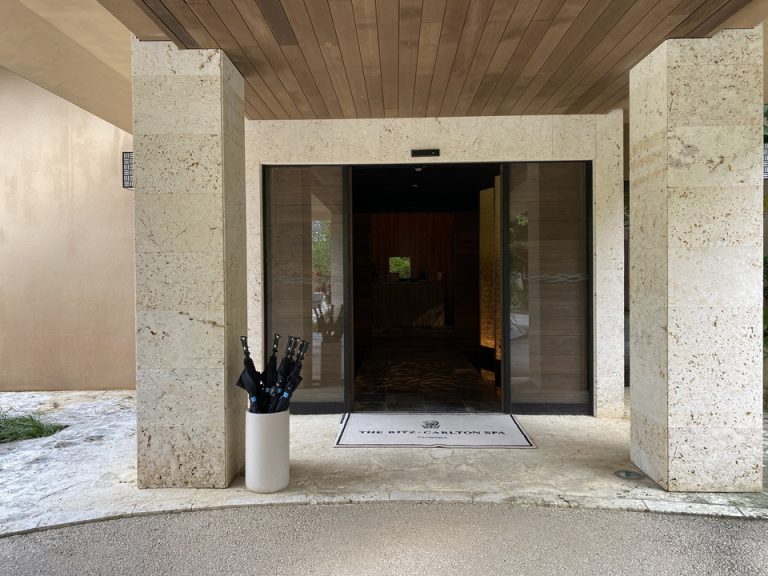 スパ棟エントランスです。