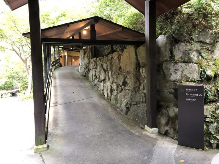 ⑧1【水辺サロン】ロビーエリアを抜けて里山ヒュッテエリアへ