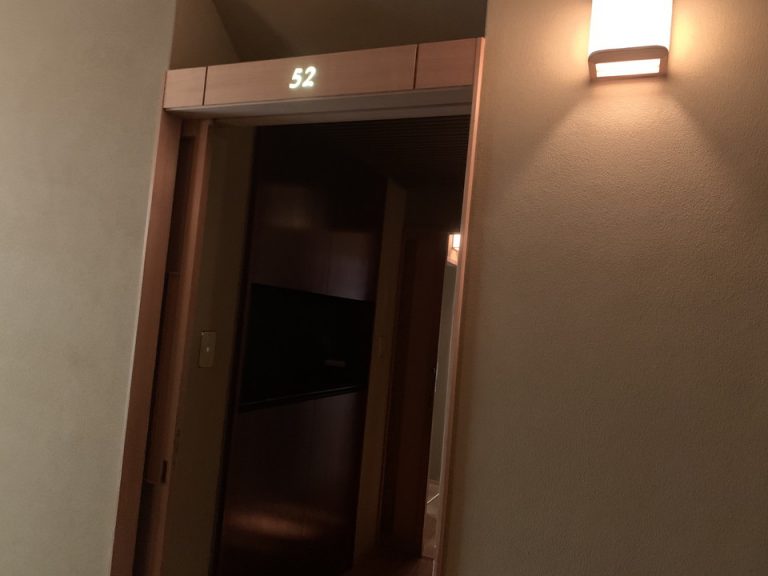客室入口外観ドア