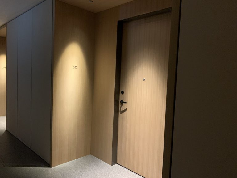 客室入口外観ドア