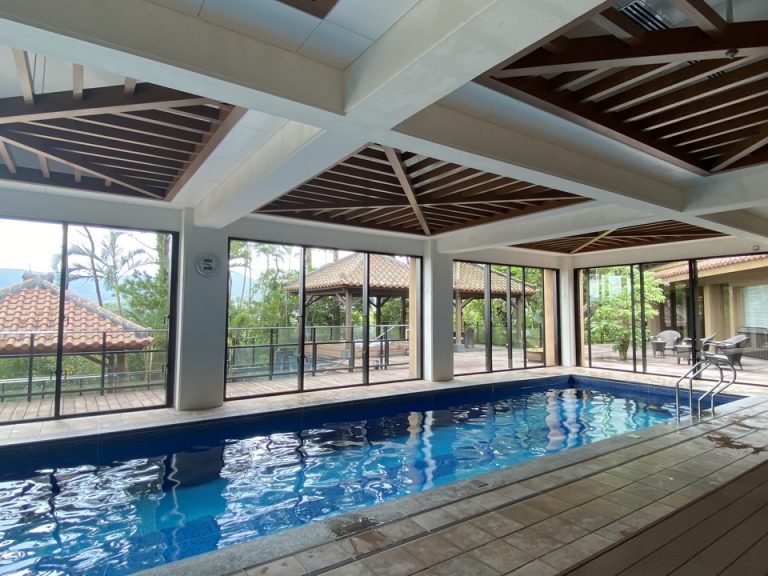 スパ棟にあるインドアプールです。