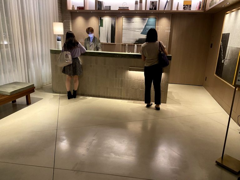 フロントカウンター