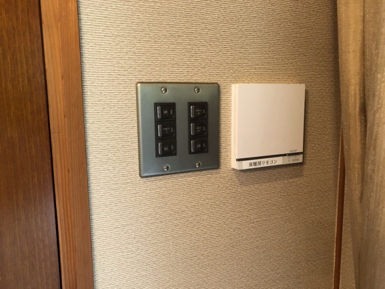 20-1 客室電気スイッチと床暖房スイッチ