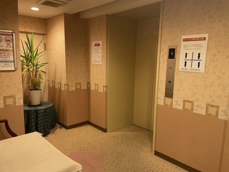 エレーベーターホール客室階(1)