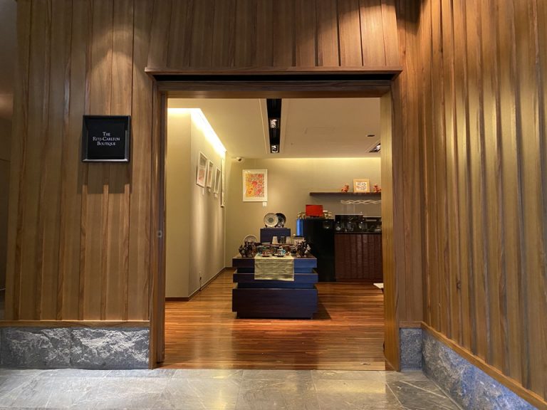 ホテルブティックの入り口です。