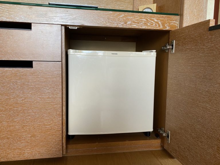 すっきりと収められた冷蔵庫。