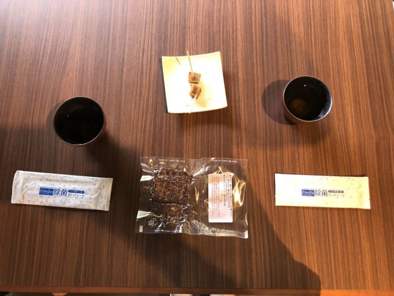 ⑧5【水辺サロン】チェックイン時のお茶菓子と犬用おやつ