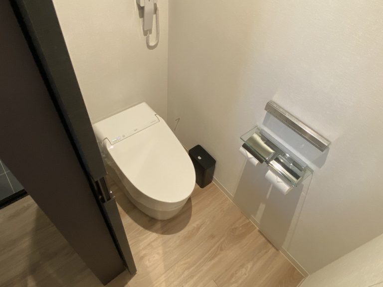 ウォシュレットつきの鍵付きトイレです。