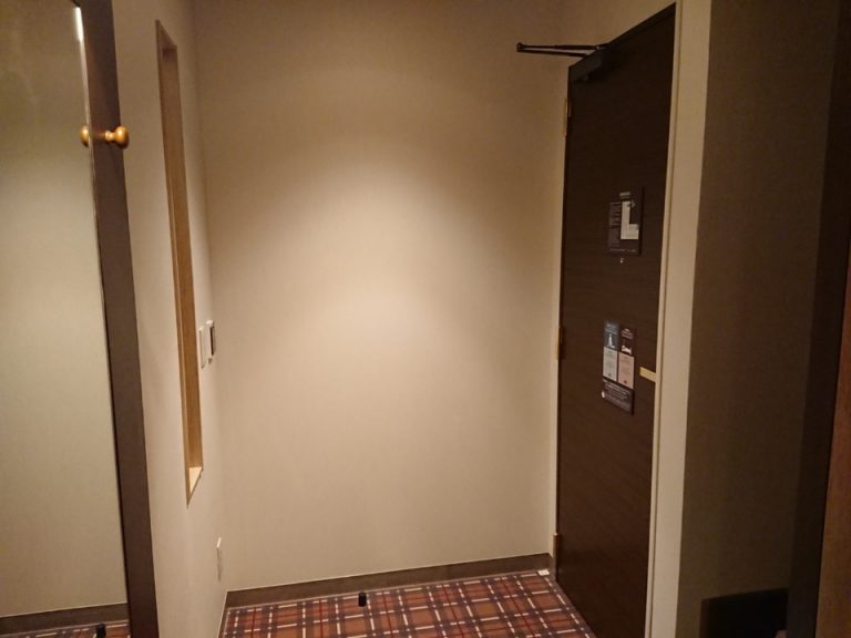 客室廊下から入口方向