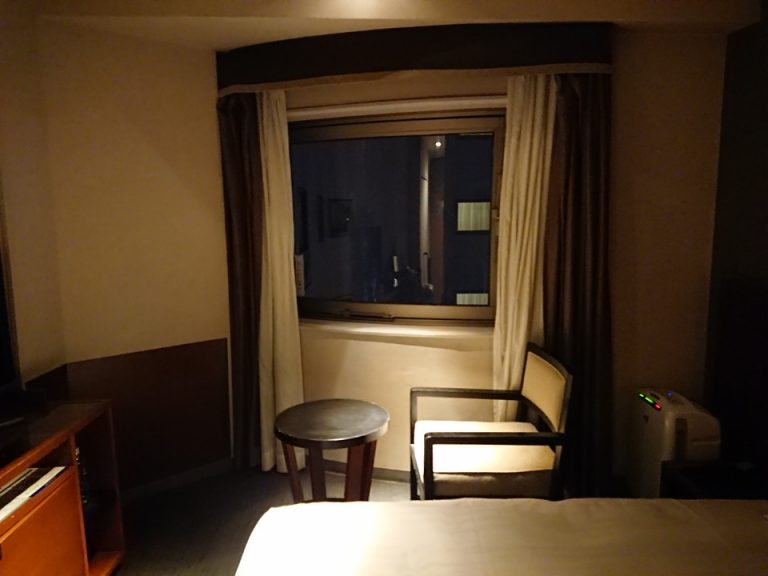 客室窓