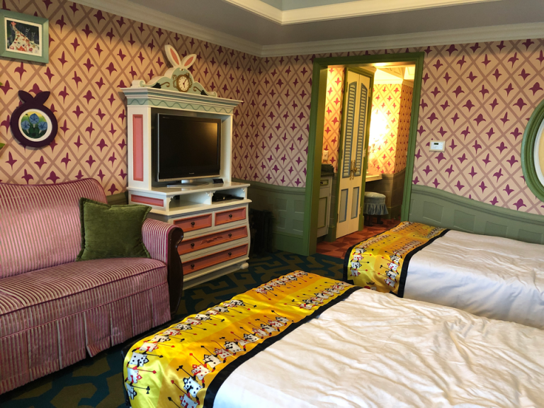 窓側から見た部屋