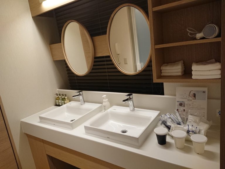 Wシンクの洗面台