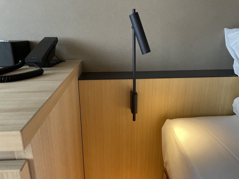 ベッド周辺 照明