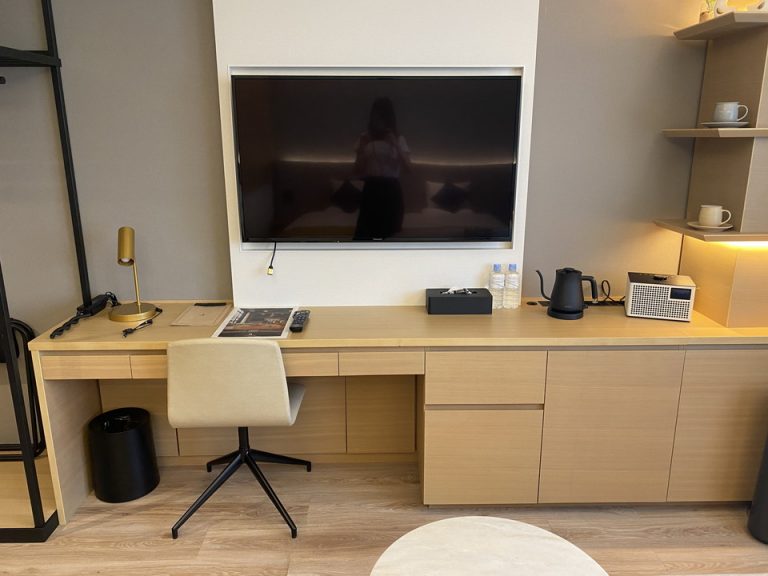 シンプルにまとめられたデスク周り