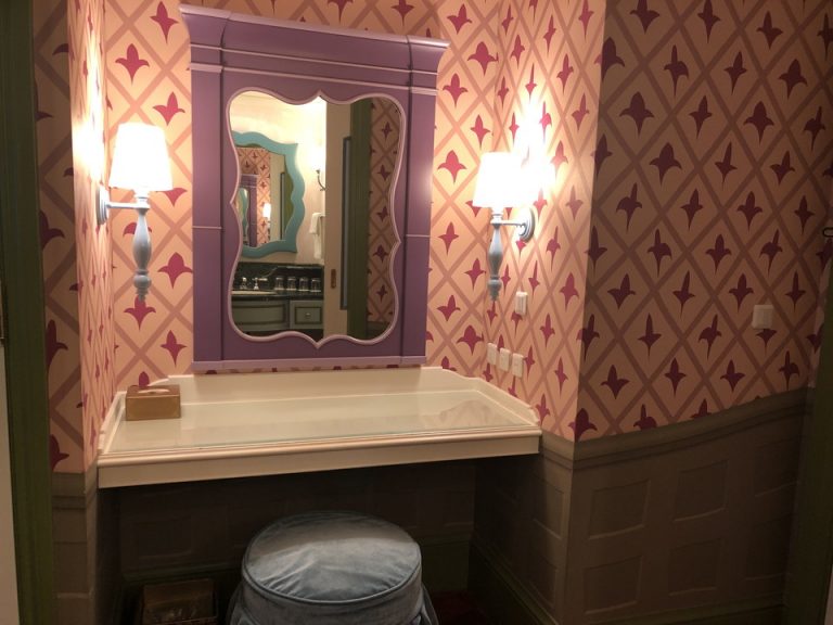 ポップなドレッサー