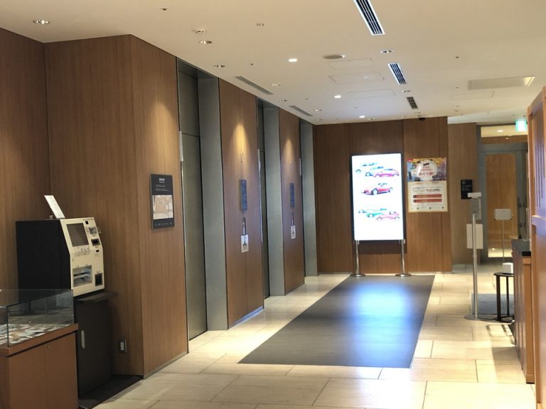 フロントエレベータホール