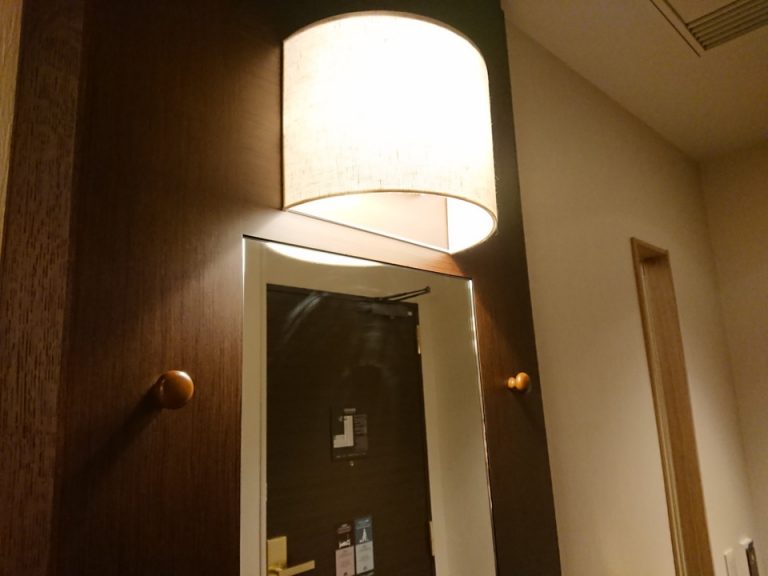 ミラー横にフックあり