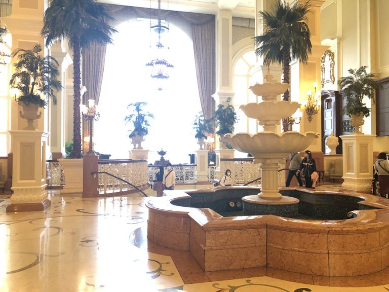 下に降りればエントランス