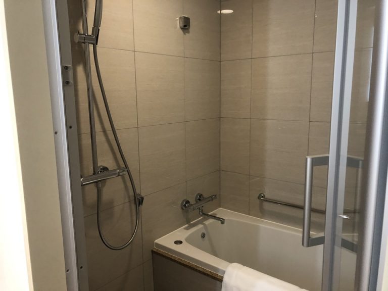 バスルーム内から入口