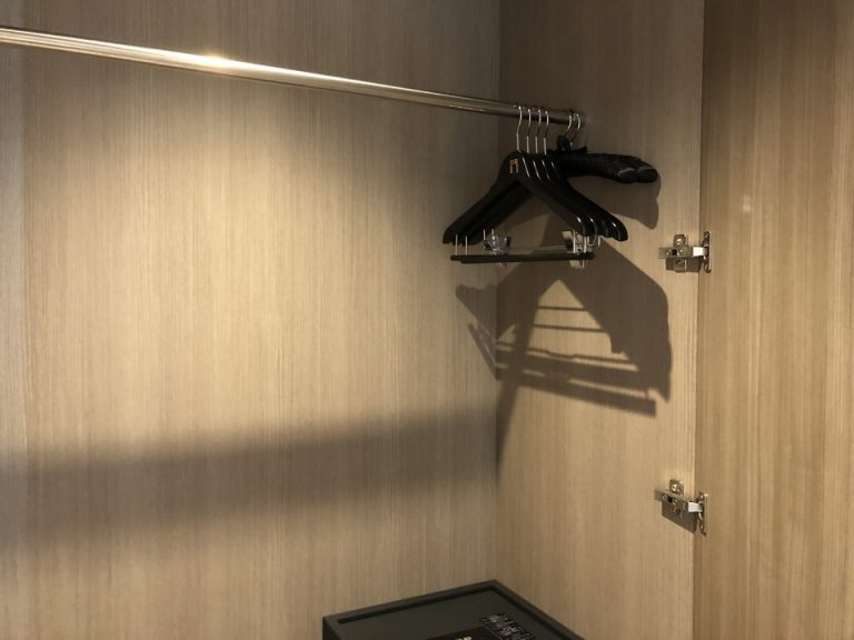 クローゼット外観(開けた状態)2