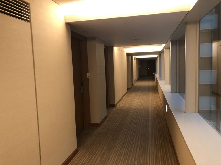 客室ドア