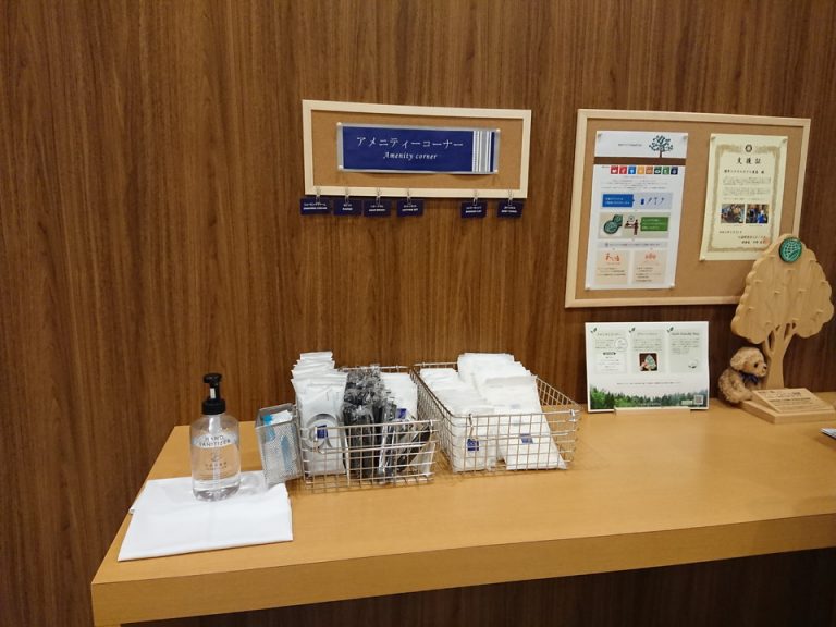フロント横にアメニティコーナー