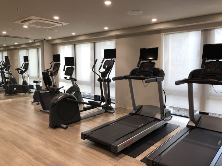 ジムのランニングマシーン