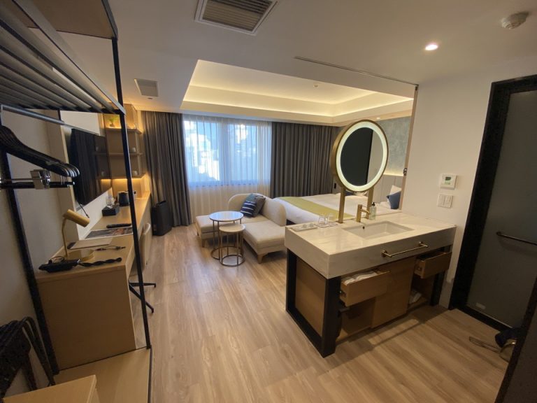 ところどころにインテリアのこだわりを感じる客室内部