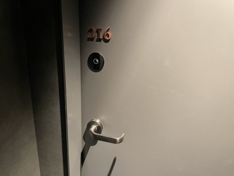 客室入り口外観