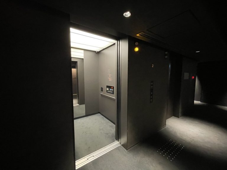 エレベーター外観