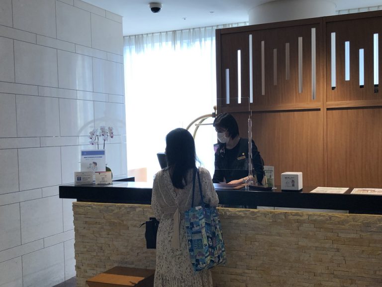 フロントデスク