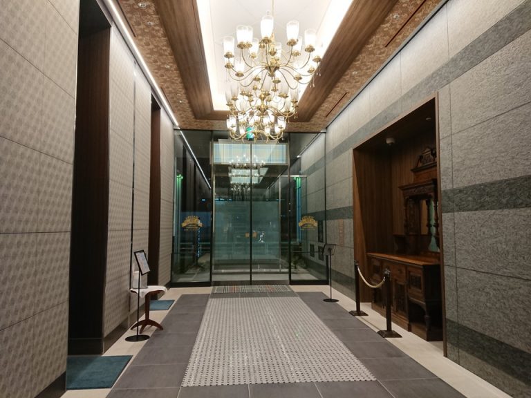 エントランス内観