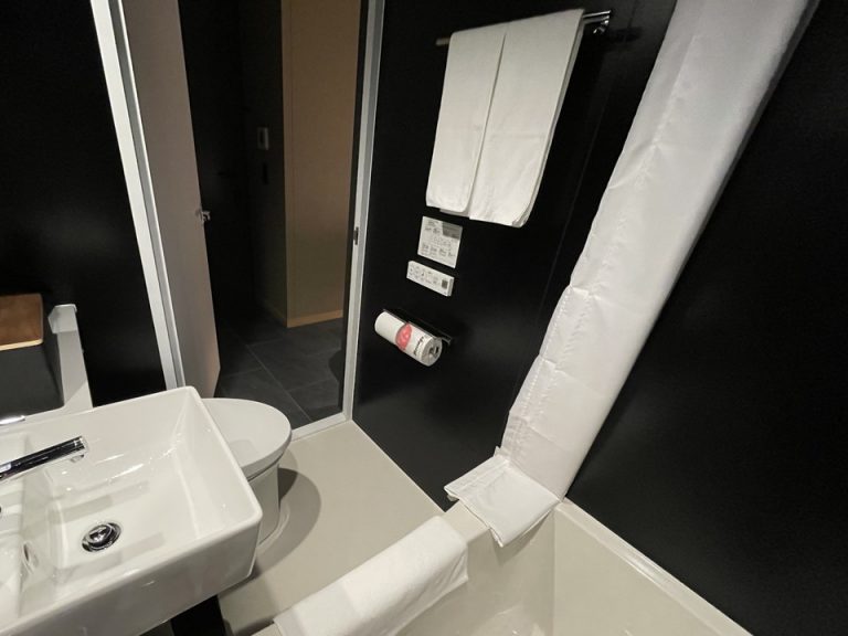 バスルーム内から入り口