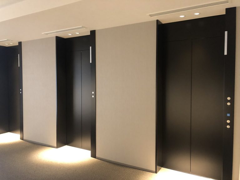 エレベーターホールフロント階