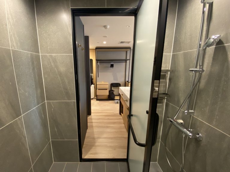 バスルームからみた部屋です。