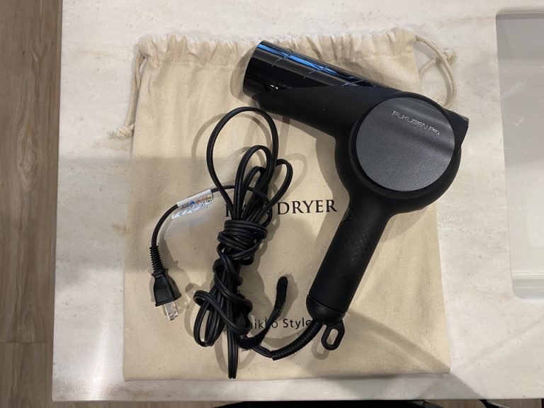 あまり熱くなりすぎず、髪に良さそうなドライヤーです。