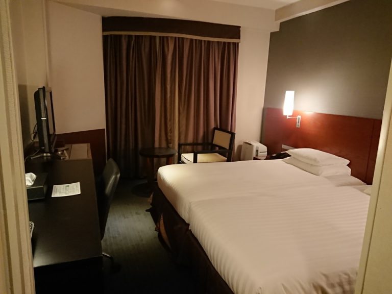 客室全体(窓際方向)