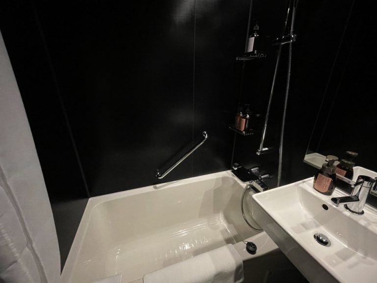 バスタブ全体(入り口方面より撮影)